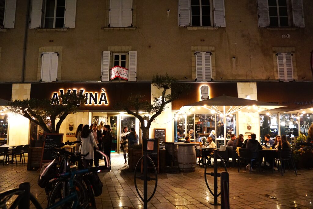 photo de la terrasse du restaurant avvinà à angers