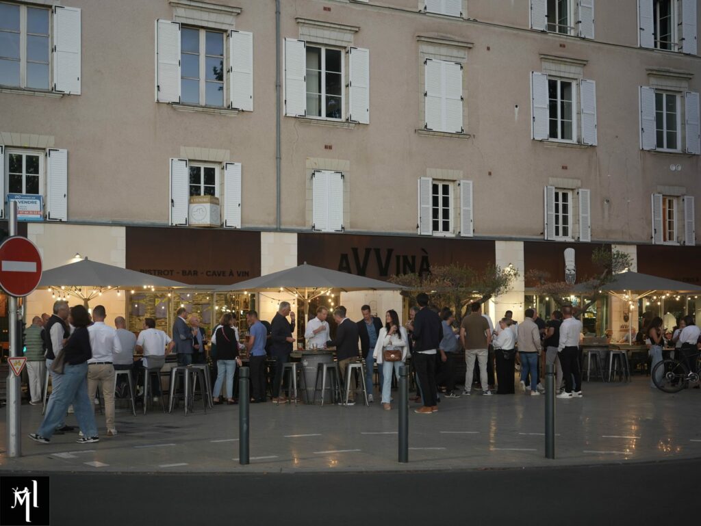 Photo de la terrasse d'Avvinà à Angers le soir, privatisation pour un événement